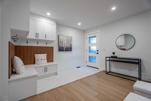 1024 Hunterston Place Nw, Calgary, AB - Indoor Photo Showing Other Room