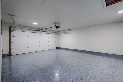 1024 Hunterston Place Nw, Calgary, AB - Indoor Photo Showing Garage