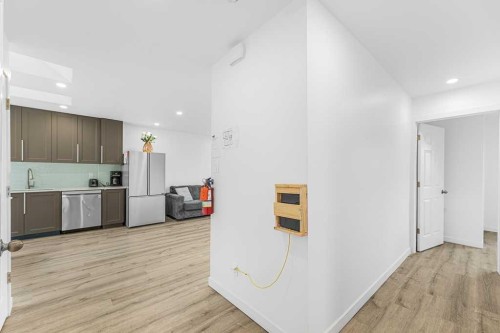 477 72 Avenue Ne, Calgary, AB - Indoor