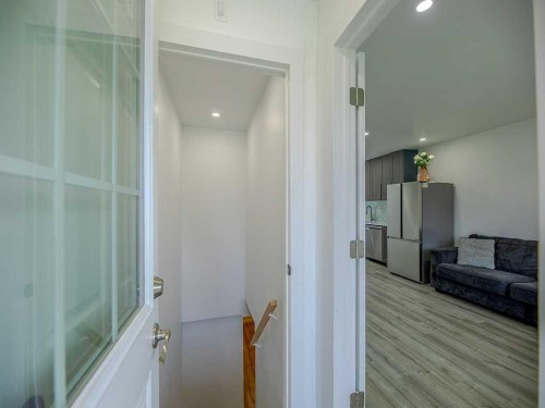 477 72 Avenue Ne, Calgary, AB - Indoor