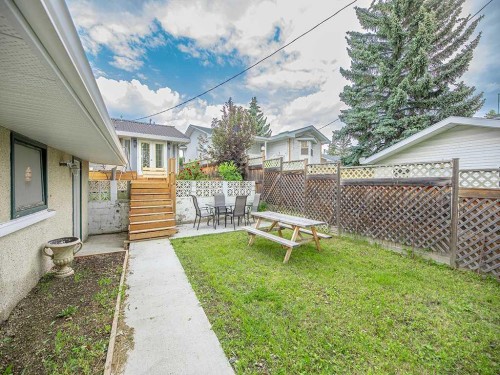477 72 Avenue Ne, Calgary, AB - Outdoor