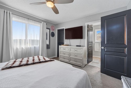 141 Auburn Crest Green Se, Calgary, AB - Indoor Photo Showing Bedroom