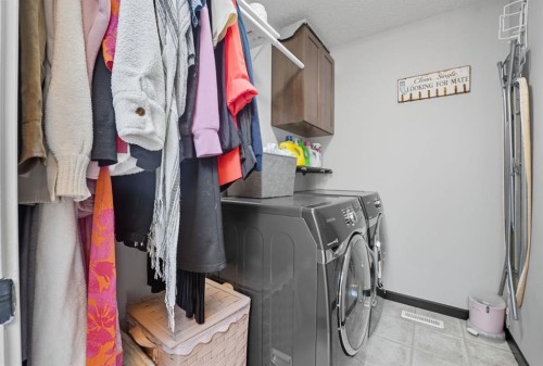 141 Auburn Crest Green Se, Calgary, AB - Indoor Photo Showing Laundry Room