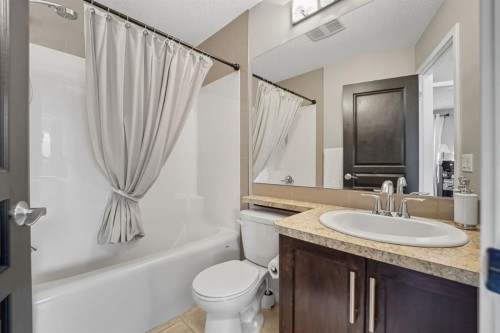 141 Auburn Crest Green Se, Calgary, AB - Indoor Photo Showing Bathroom