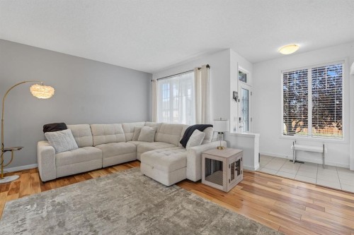 141 Auburn Crest Green Se, Calgary, AB - Indoor Photo Showing Living Room