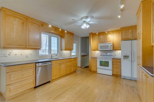 4 Lake Huron Place Se, Calgary, AB - Indoor Photo Showing Kitchen