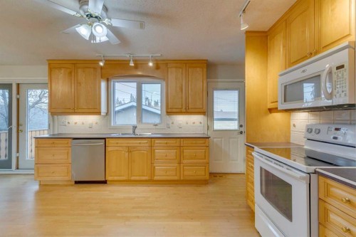 4 Lake Huron Place Se, Calgary, AB - Indoor Photo Showing Kitchen