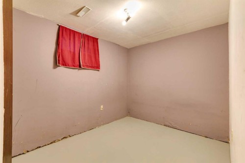 4 Lake Huron Place Se, Calgary, AB - Indoor Photo Showing Other Room