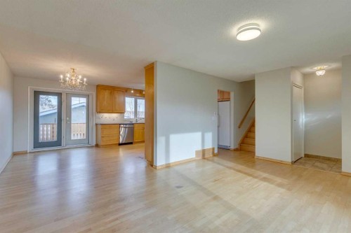4 Lake Huron Place Se, Calgary, AB - Indoor Photo Showing Living Room