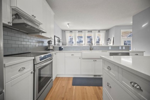 411 River Heights Crescent, Cochrane, AB - Indoor Photo Showing Kitchen