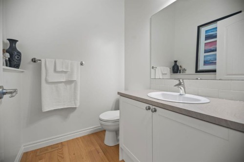 411 River Heights Crescent, Cochrane, AB - Indoor Photo Showing Bathroom