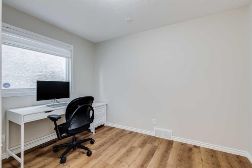 7 Everglade Circle Sw, Calgary, AB - Indoor Photo Showing Office
