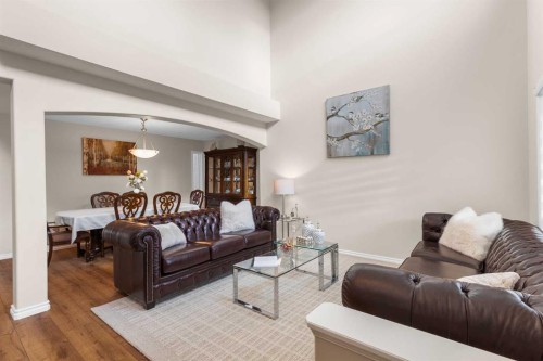 7 Everglade Circle Sw, Calgary, AB - Indoor Photo Showing Living Room
