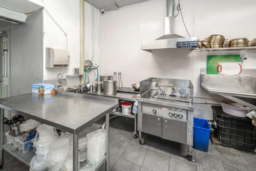 2111 Centre Street Nw, Calgary, AB 