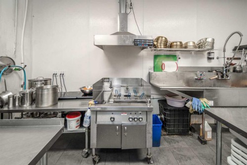 2111 Centre Street Nw, Calgary, AB 