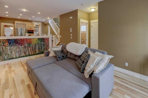 2511 18 Street Nw, Calgary, AB - Indoor Photo Showing Living Room