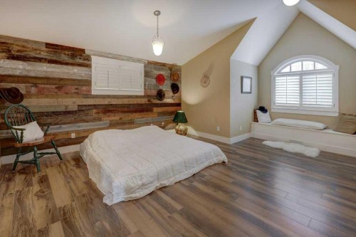 2511 18 Street Nw, Calgary, AB - Indoor Photo Showing Bedroom
