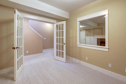 2511 18 Street Nw, Calgary, AB - Indoor Photo Showing Other Room