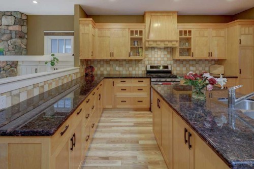 2511 18 Street Nw, Calgary, AB - Indoor Photo Showing Kitchen