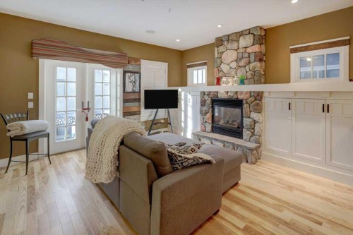 2511 18 Street Nw, Calgary, AB - Indoor Photo Showing Living Room With Fireplace