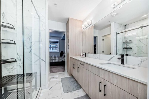 2103-55 Lucas Way Nw, Calgary, AB - Indoor Photo Showing Bathroom