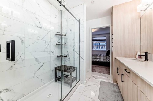 2103-55 Lucas Way Nw, Calgary, AB - Indoor Photo Showing Bathroom