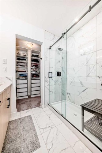 2103-55 Lucas Way Nw, Calgary, AB - Indoor Photo Showing Bathroom