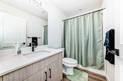 2103-55 Lucas Way Nw, Calgary, AB - Indoor Photo Showing Bathroom