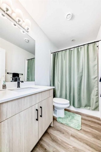 2103-55 Lucas Way Nw, Calgary, AB - Indoor Photo Showing Bathroom
