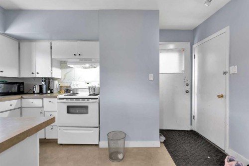 4617 Stanley Road Sw, Calgary, AB - Indoor Photo Showing Kitchen