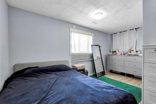 4617 Stanley Road Sw, Calgary, AB - Indoor Photo Showing Bedroom