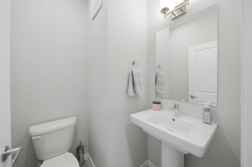 249 Masters Avenue Se, Calgary, AB - Indoor Photo Showing Bathroom