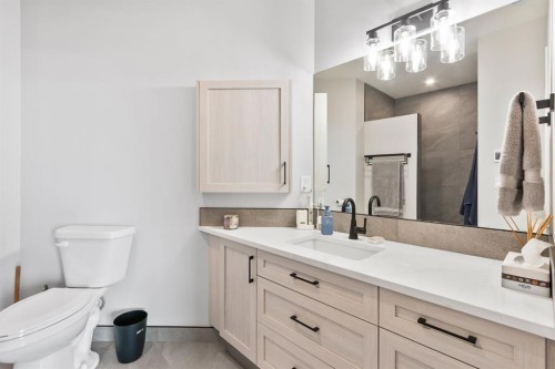 314-4500 50 Avenue, Olds, AB - Indoor Photo Showing Bathroom