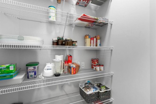 314-4500 50 Avenue, Olds, AB - Indoor With Storage