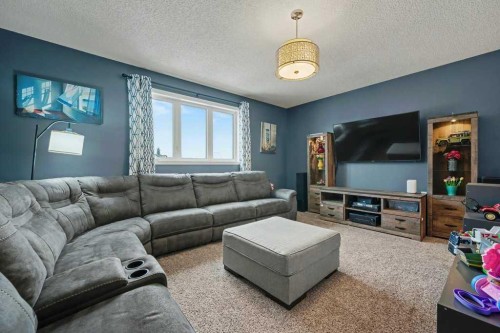 35 Somerglen Way Sw, Calgary, AB - Indoor Photo Showing Living Room