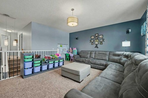 35 Somerglen Way Sw, Calgary, AB - Indoor Photo Showing Living Room