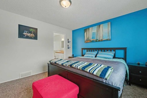 35 Somerglen Way Sw, Calgary, AB - Indoor Photo Showing Bedroom