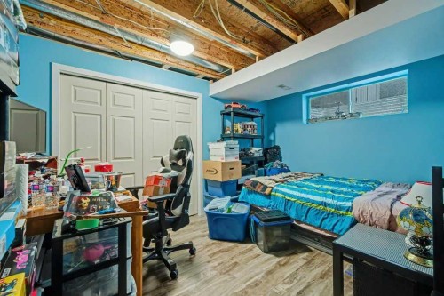 35 Somerglen Way Sw, Calgary, AB - Indoor Photo Showing Bedroom
