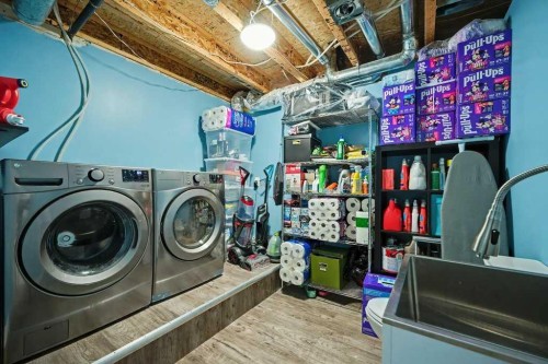35 Somerglen Way Sw, Calgary, AB - Indoor Photo Showing Laundry Room