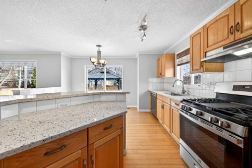 169 Harvest Grove Close Ne, Calgary, AB - Indoor Photo Showing Kitchen