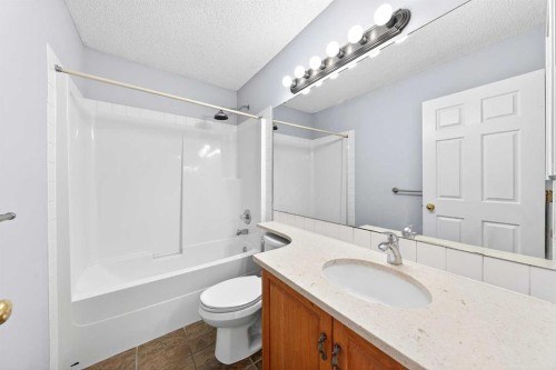 169 Harvest Grove Close Ne, Calgary, AB - Indoor Photo Showing Bathroom