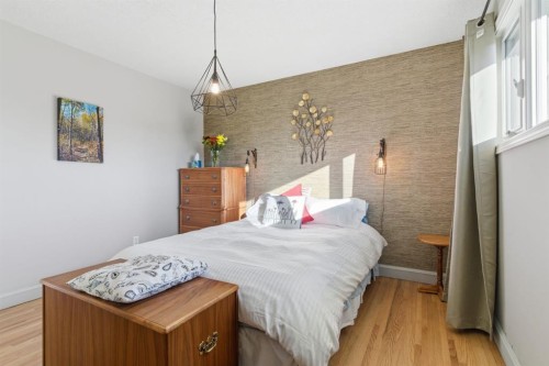 7019 20 Street Se, Calgary, AB - Indoor Photo Showing Bedroom