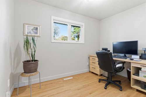 7019 20 Street Se, Calgary, AB - Indoor Photo Showing Office