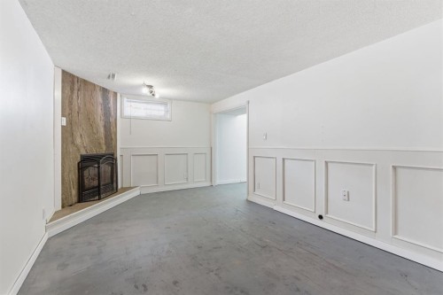 7019 20 Street Se, Calgary, AB - Indoor Photo Showing Other Room
