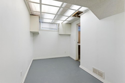 7019 20 Street Se, Calgary, AB - Indoor Photo Showing Other Room