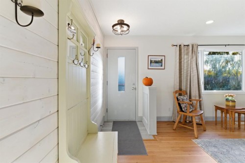 7019 20 Street Se, Calgary, AB - Indoor Photo Showing Other Room