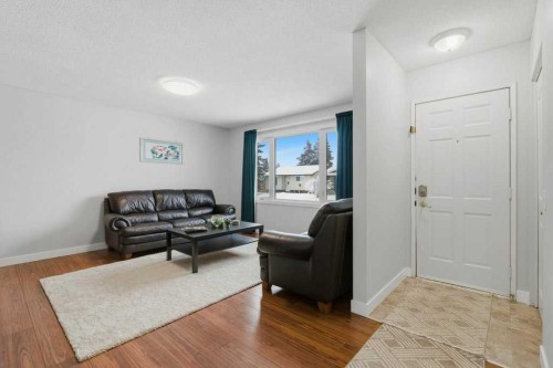 2708 Doverbrook Road Se, Calgary, AB - Indoor Photo Showing Other Room