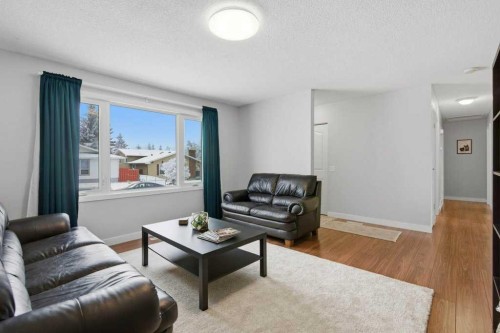 2708 Doverbrook Road Se, Calgary, AB - Indoor Photo Showing Living Room