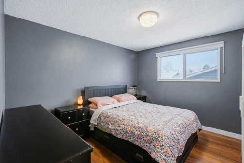 2708 Doverbrook Road Se, Calgary, AB - Indoor Photo Showing Bedroom