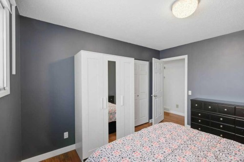 2708 Doverbrook Road Se, Calgary, AB - Indoor Photo Showing Bedroom